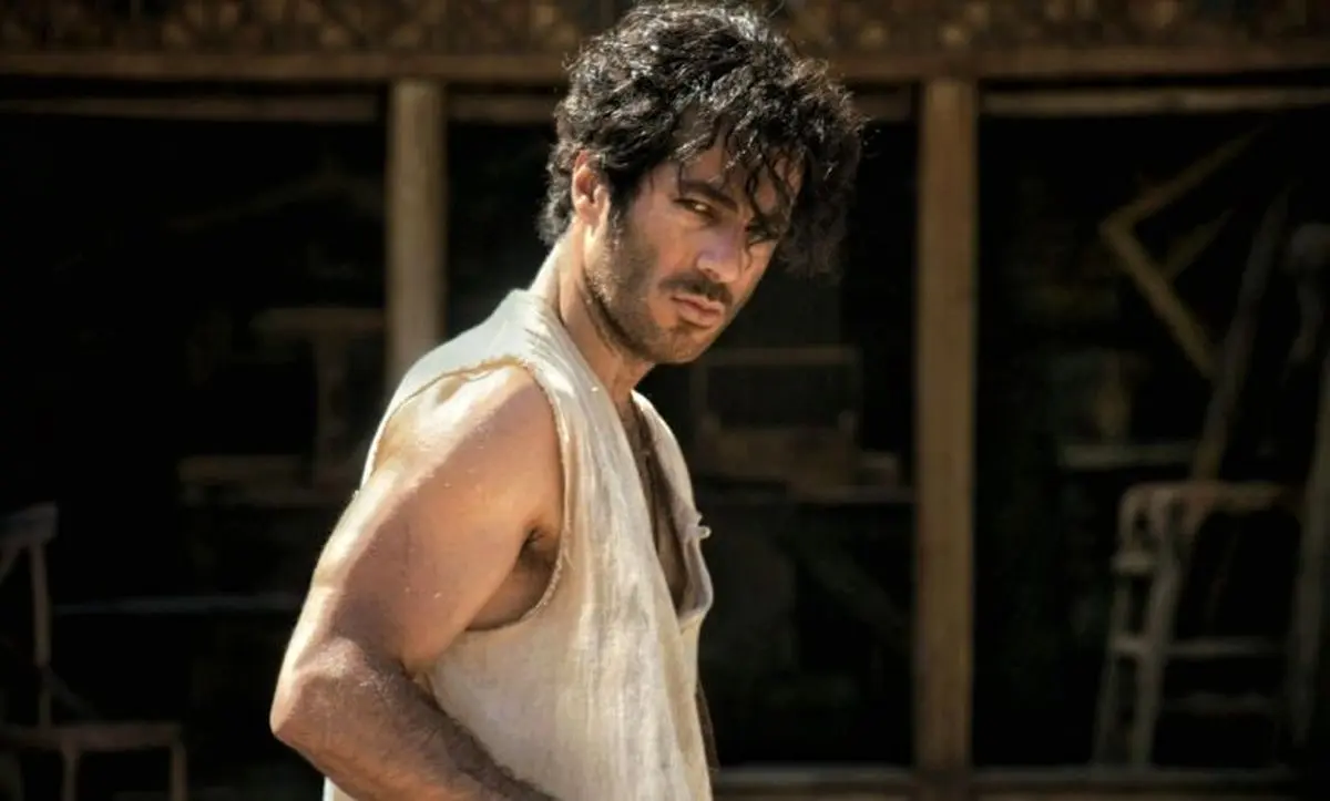 سلفی نوید پور فرج «رحیم نجار» بامداد خمار با طرفدارانش در جشنواره جهانی فیلم فجر - شیراز