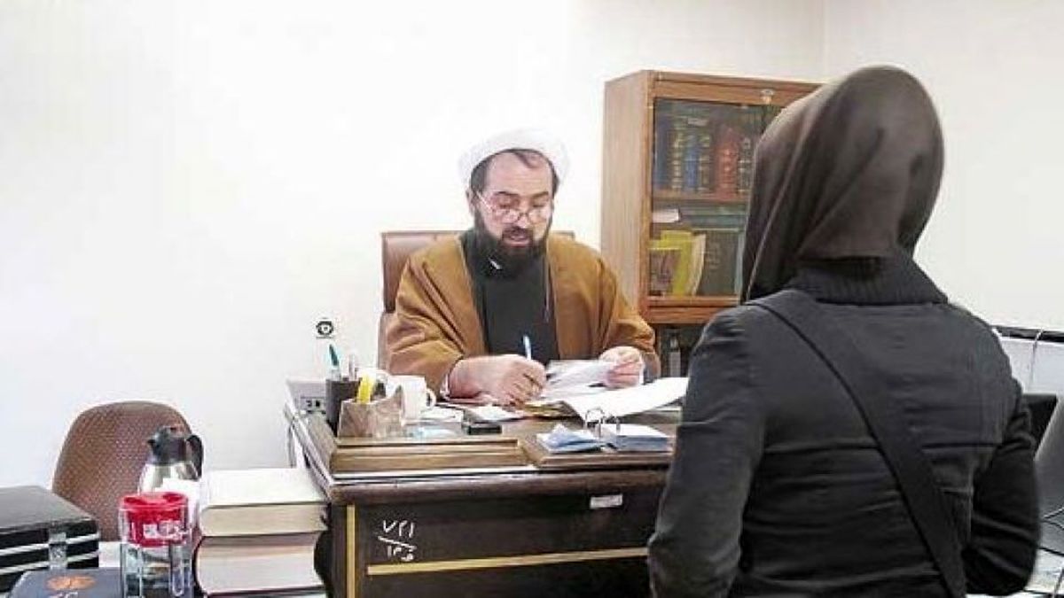 درخواست طلاق زن از شوهرش به یک دلیل عجیب!
