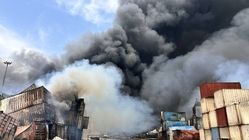 لحظه دلهره‌آور انفجار زیر بالگرد امداد، حین عملیات اطفاء حریق در بندر شهید رجایى (ویدیو)