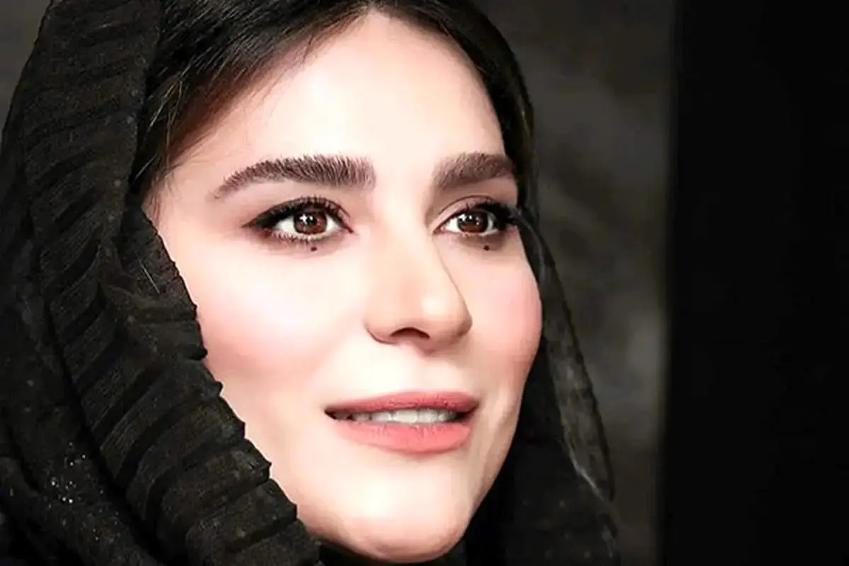 نگاهی به خونه مجردی سحر دولتشاهی با تزئینات گچی معماری باروک و عتیقه جات نفیس