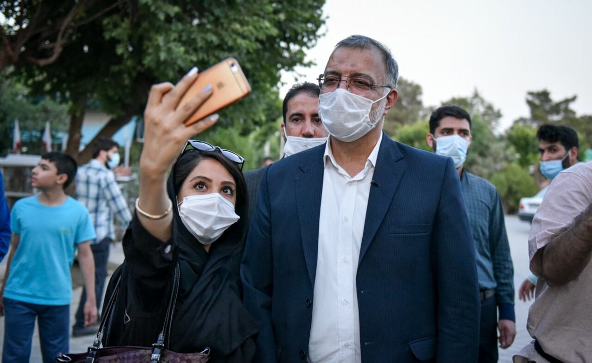 ‌تصویر زاکانی در نماز عید فطر که مورد توجه قرار گرفت