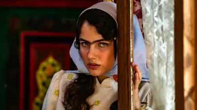 سفر در زمان | داریوش و کیومرث ملک مطیعی در نمایی از فیلم فریاد زیر آب؛ 1356