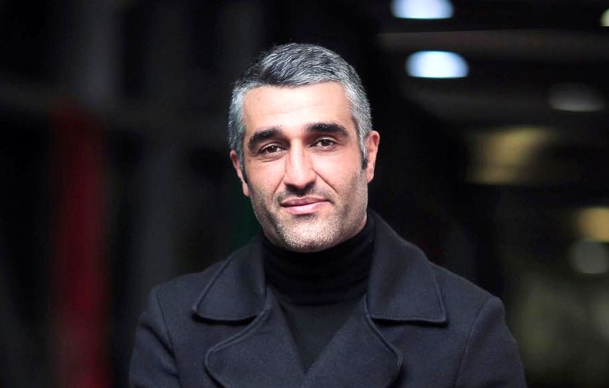 تصویری از پژمان جمشیدی ۲۰ سال پیش جلوی باشگاه پرسپولیس