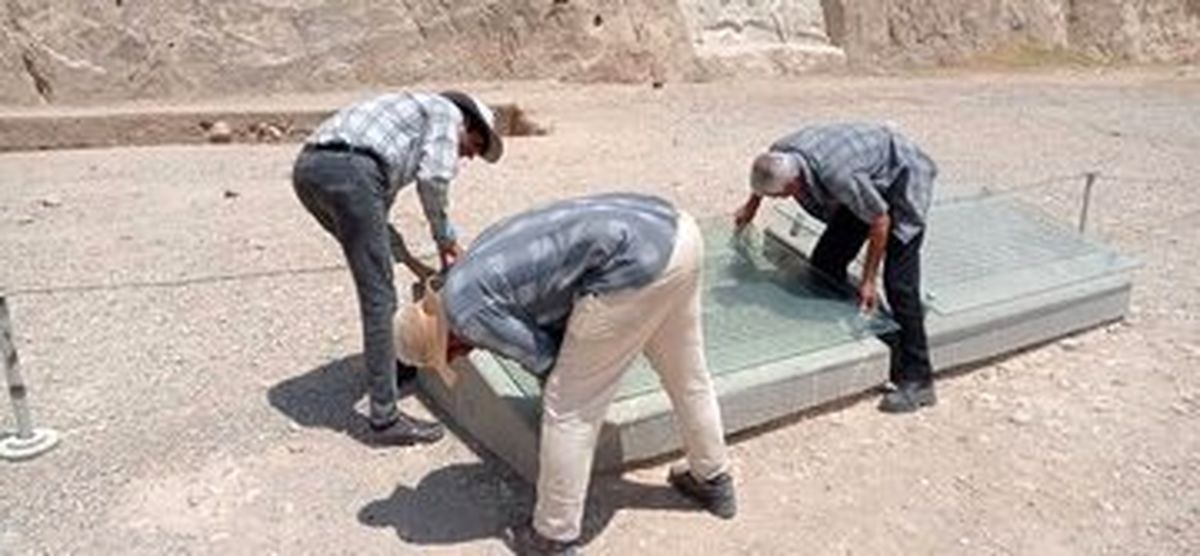 دلیل خرد شدن تابلوی شیشهای «نقش رستم» چه بود؟ + عکس