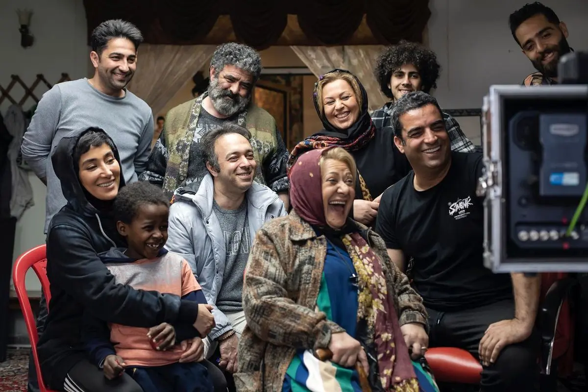 فیلم آواز باشکوه فرزاد فرزین با همراهی بهاره افشاری در سریال نیوکمپ + موزیک ویدیو