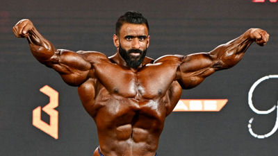 استقبال گرم از جعفر پناهی پس از بازگشت از کن (ویدئو)