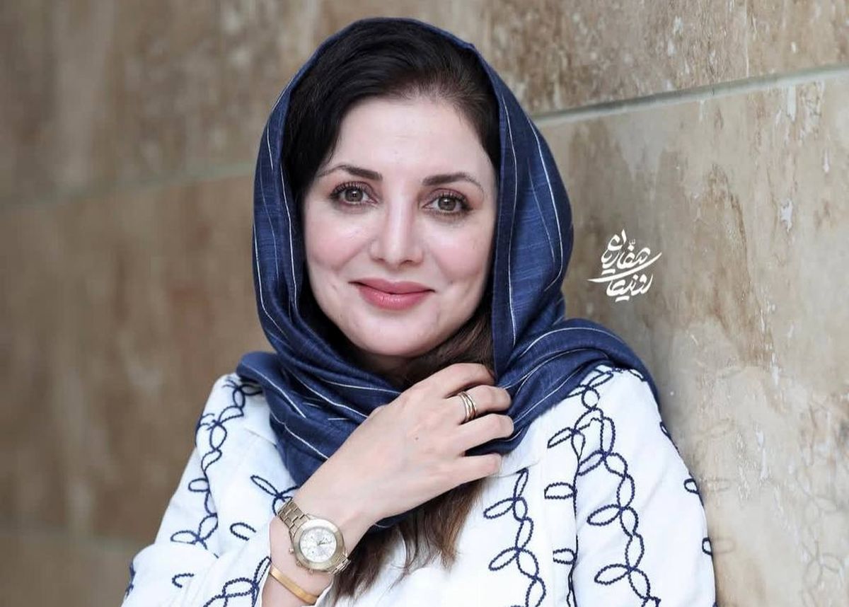رویا میرعلمی با استایلی ساده و شیک در مراسم اکران "جزایر قناری" درخشید