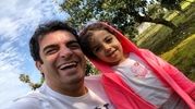 عکس صمیمی منوچهر هادی با مادر و دخترش صوفیا