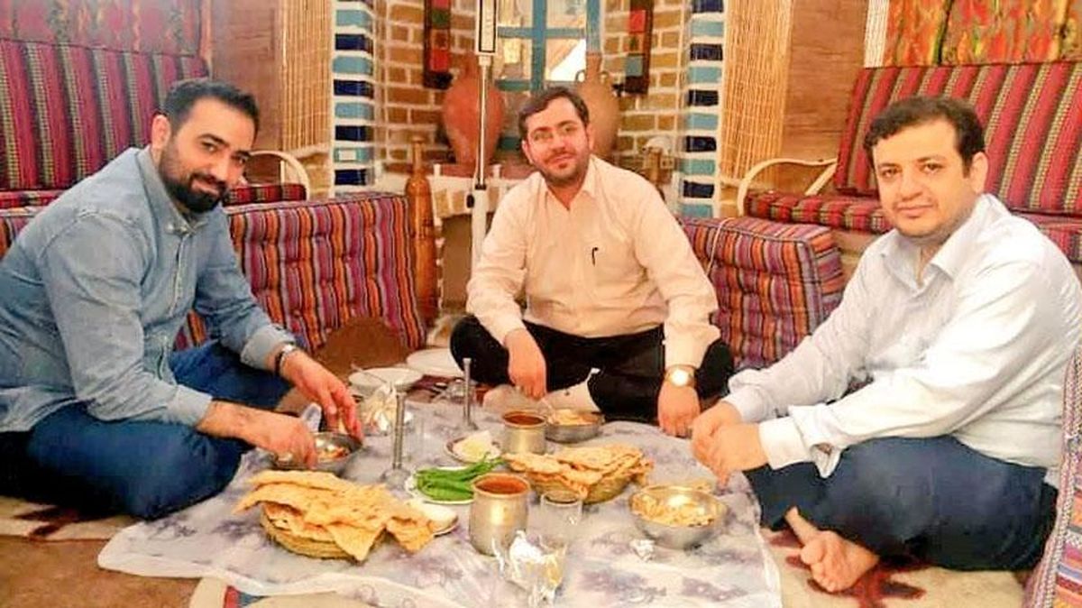 شش سامورایی جوان در اردوگاه نو اصولگرایی
