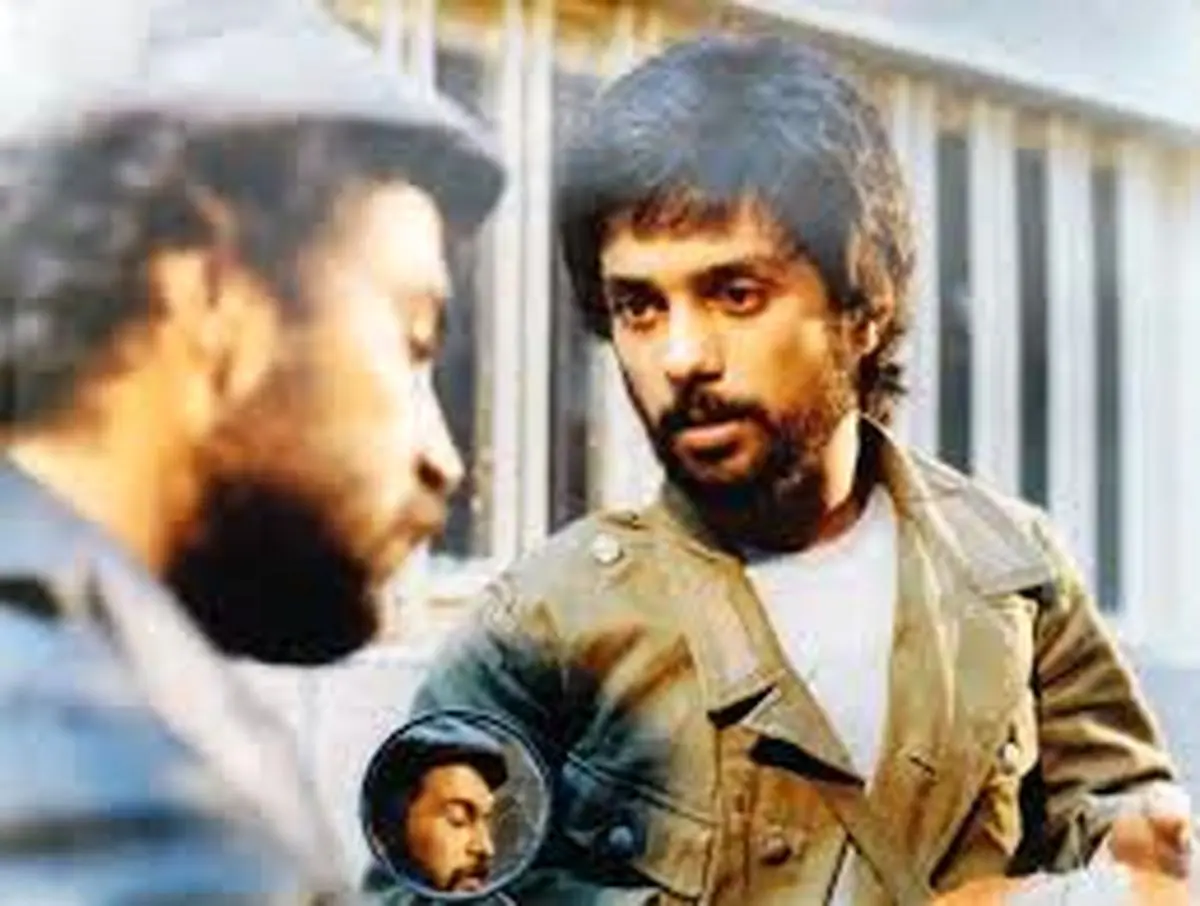 سفر در زمان | داریوش و کیومرث ملک مطیعی در نمایی از فیلم فریاد زیر آب؛ 1356