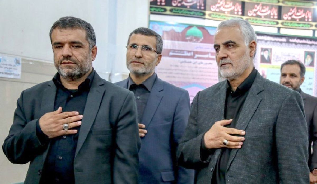 عکس؛ سفر در زمان؛ «سردار سلیمانی» در کنار محافظان اش»؛ دهه 90