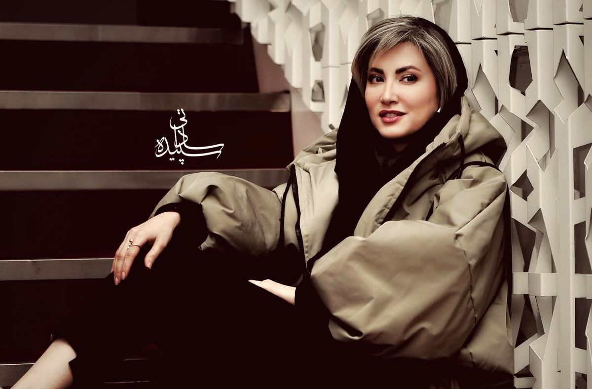 چهره خیرهکننده سمیرا حسینی با استایلی خاص و ژستهایی هنری در دل دریا