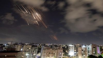 پاسخ کوبنده ایران به جنایات صهیونیست‌ها با ۱۰۰ موشک