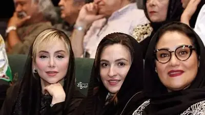 استایل جذاب خانم بازیگران در شب بازیگر/ از لباس رنگارنگی اکرم محمدی در این سن و سال تا لباس مونا کرمی و گلاره عباسی + عکس ها