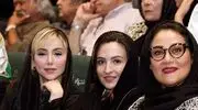 استایل جذاب خانم بازیگران در شب بازیگر/ از لباس رنگارنگی اکرم محمدی در این سن و سال تا لباس مونا کرمی و گلاره عباسی + عکس ها
