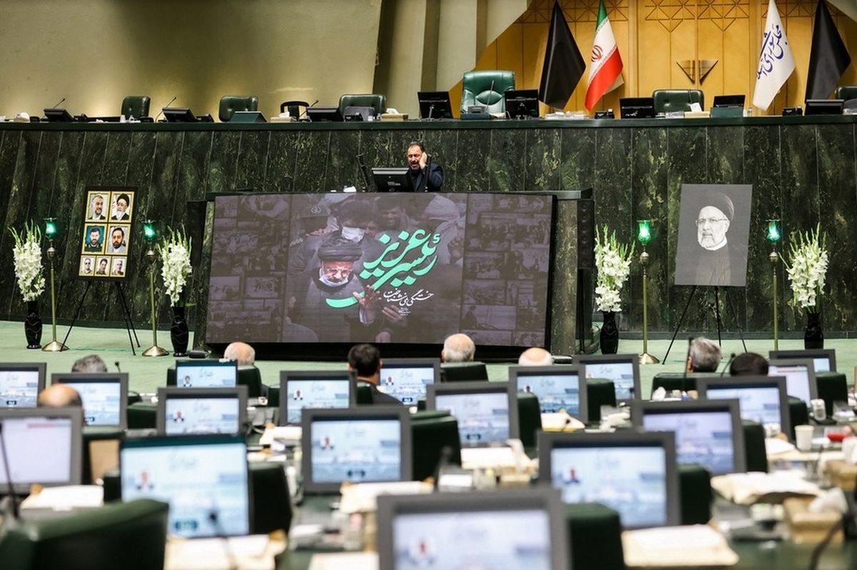 آخرین عکس یادگاری نمایندگان در صحن مجلس یازدهم