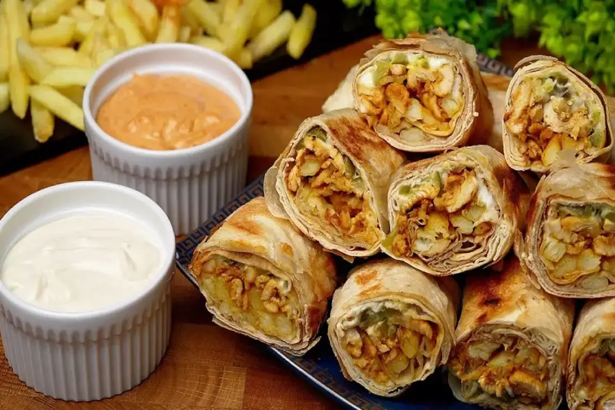طرز تهیه شاورمای مخصوص مرحله به مرحله + آموزش خمیر و سس ویژه