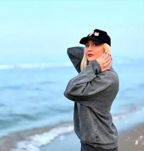 مریم معصومی در ساحل