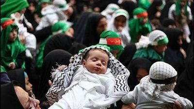 حضور فرزند یک‌ماهۀ شهید حملۀ صهیونیستی در شیرخوارگان حسینی + فیلم