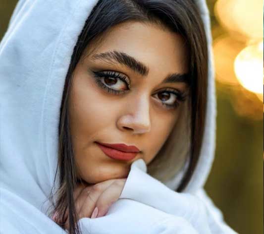 نگین فضلی کیست؟