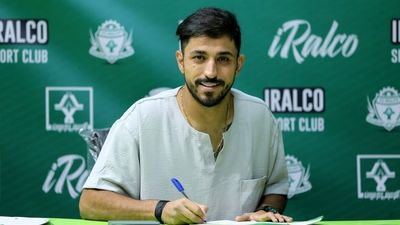 بیفوما، رضا شکاری و کاظمیان در لیست خرید پرسپولیس