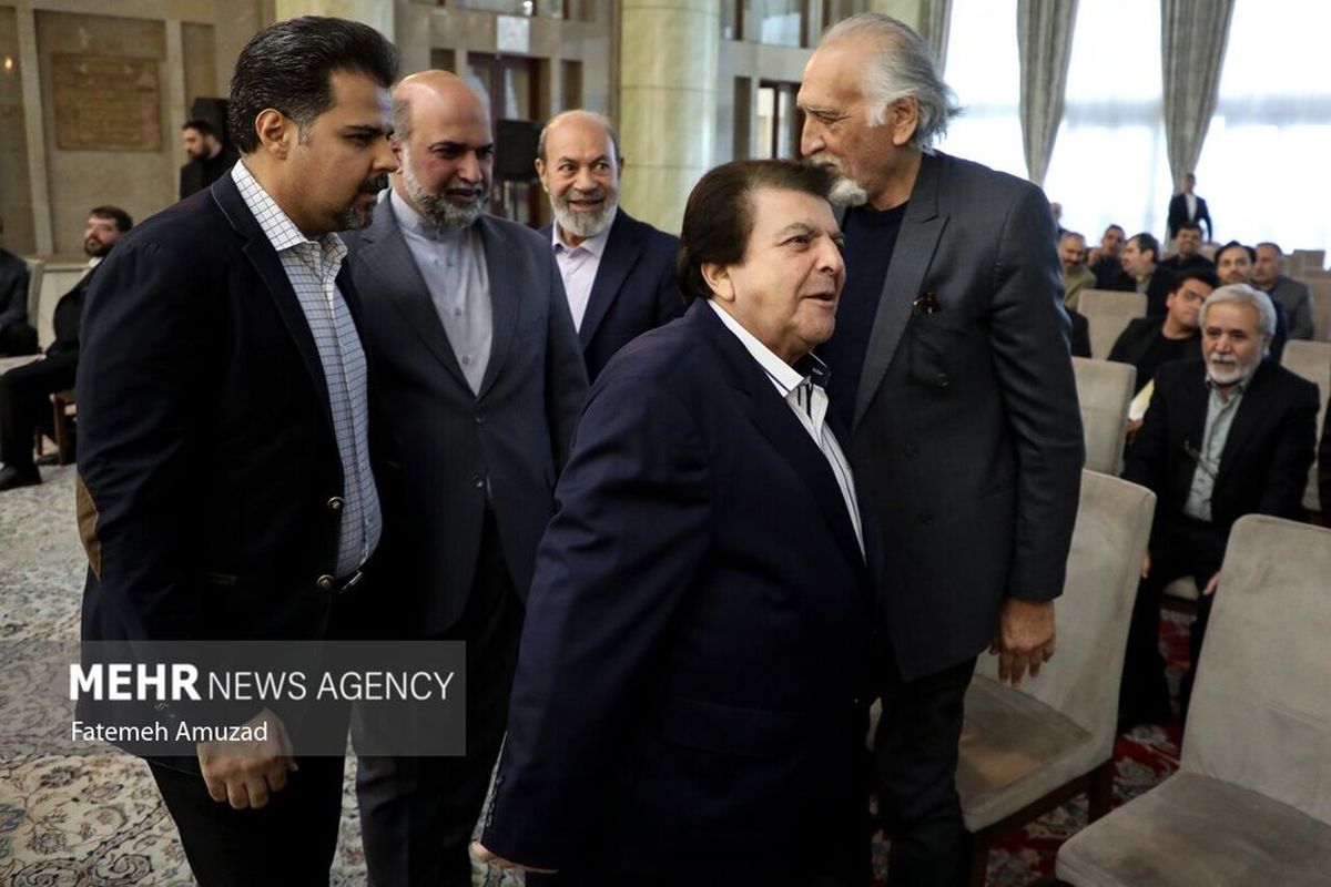 عباس قادری در دیدار اهالی فرهنگ و هنر با رئیس جمهور + تصاویر