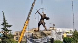 مجسمۀ آرش کمانگیر رونمایی شد