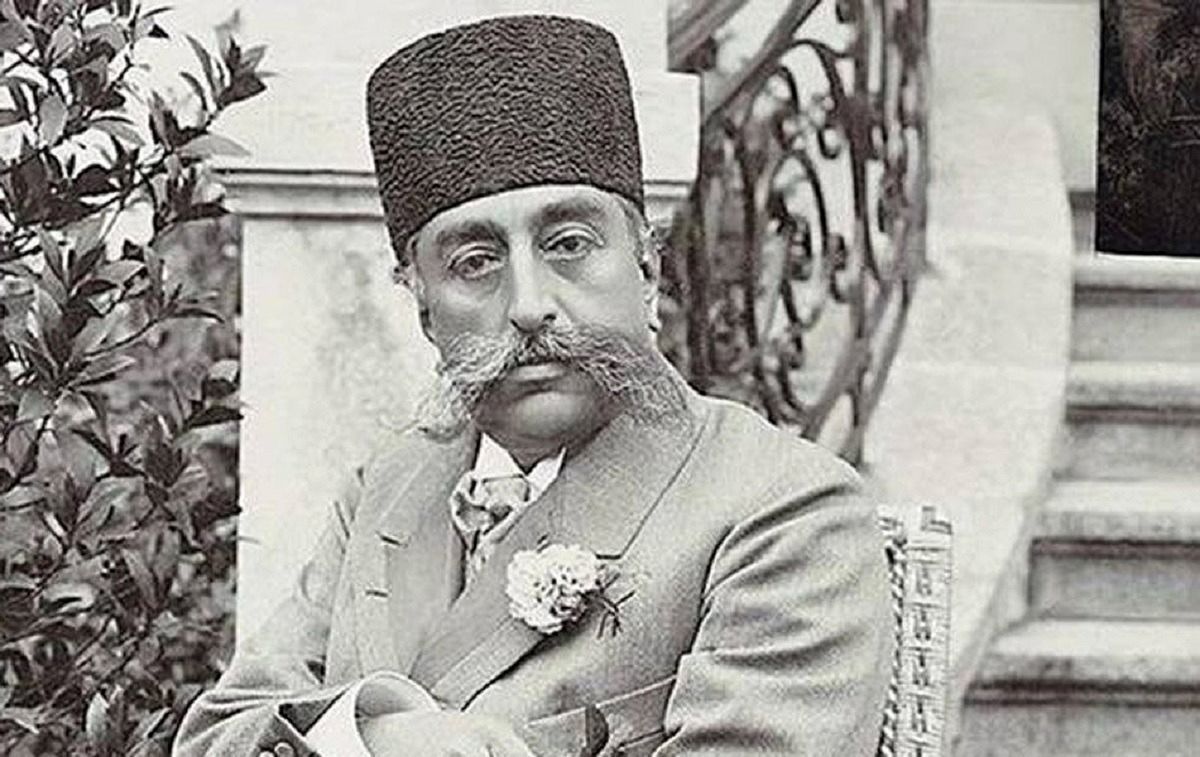 تصویری نادر از نوجوانی مظفرالدینشاه در کنار سردار قاجار در موزه لوور