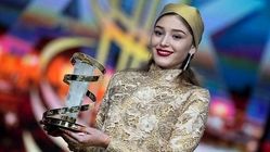 بیوگرافی فرشته حسینی مهاجرت از افغانستان به ایران و ازدواج با نوید محمدزاده و فعالیت های هنری + عکس خانواده اش