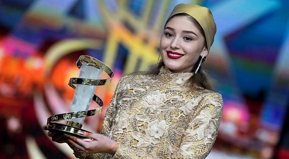 بیوگرافی فرشته حسینی مهاجرت از افغانستان به ایران و ازدواج با نوید محمدزاده و فعالیت های هنری + عکس خانواده اش