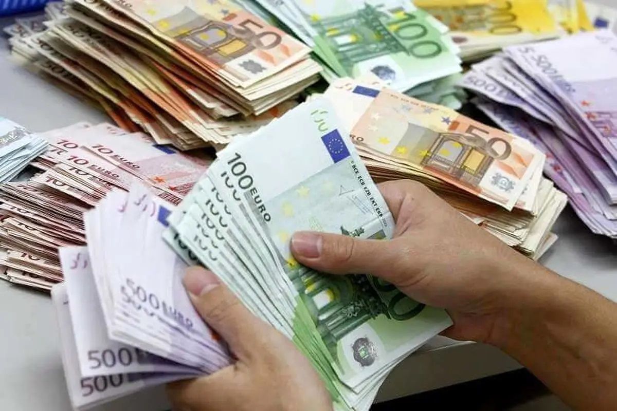 قیمت دلار و یورو ۵ اسفند؛ کاهش اندک قیمتها