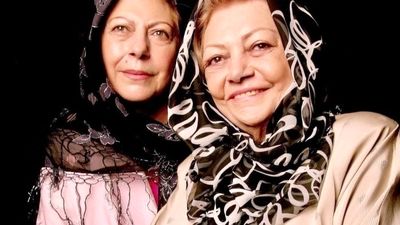 سفر در زمان| تیپ پلنگی ثریا قاسمی در ۸۲ سالگی در کنار پسرش 