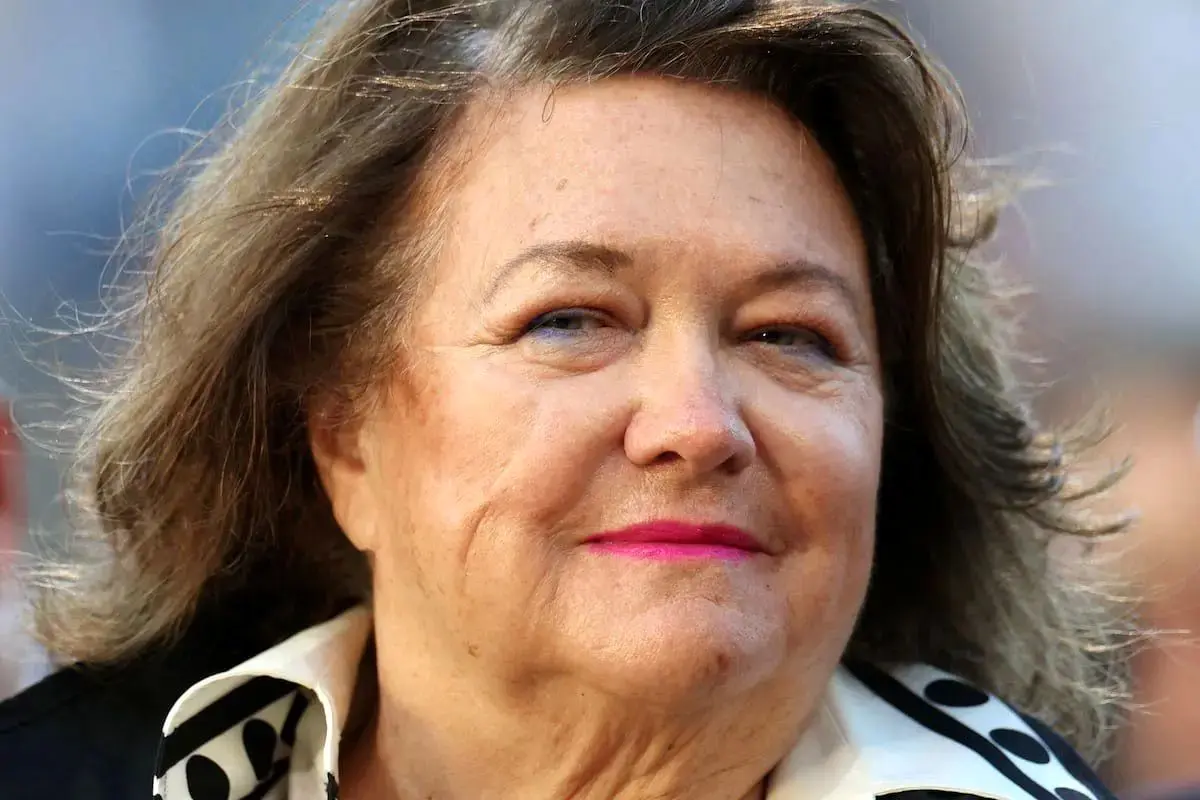 این زن ملکه فلزات کمیاب است!