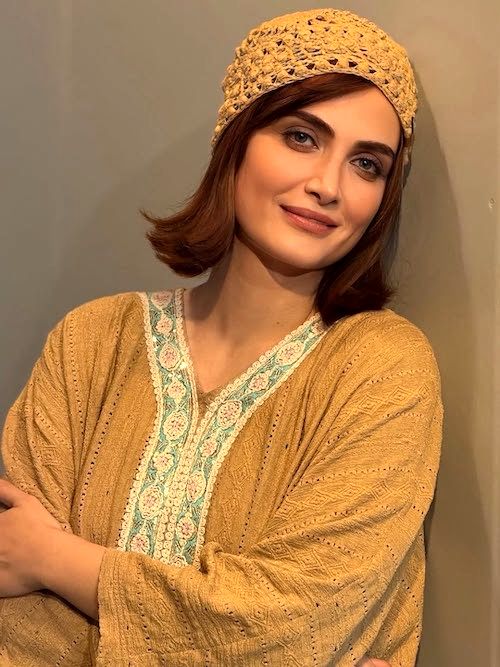 پیراهن نسکافه‌ای الناز ملک