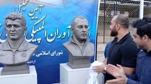 نارضایتی زارع از تندیسش در مراسم تجلیل آملی‌ها