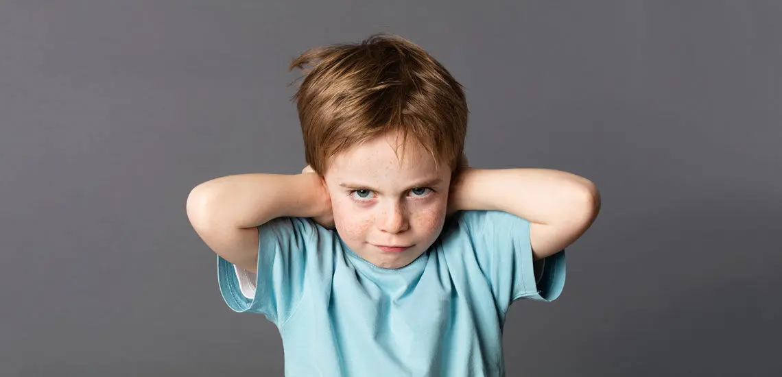  کودک لجباز را چگونه آرام کنیم؟ راهکارهایی برای والدین خسته