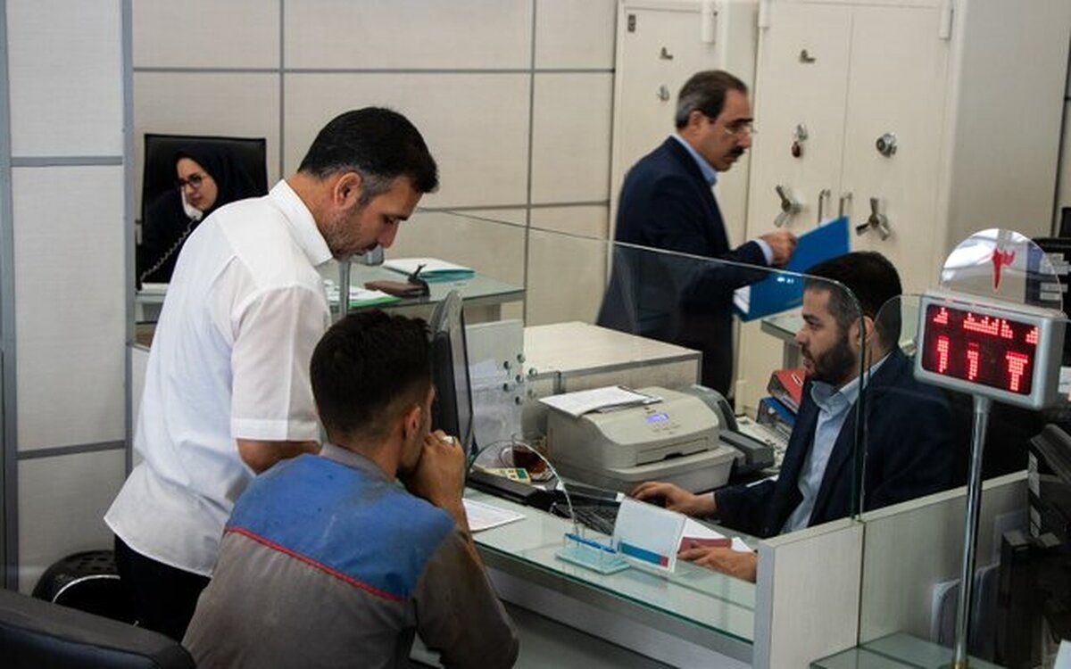 فردا، بانکها و بورسها طبق روال باز هستند