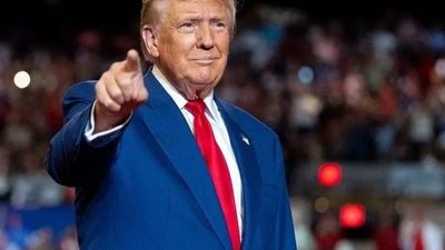 آتش‌زدن آدمک ترامپ توسط سربازان اوکراینی (ویدیو)