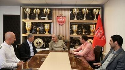 سرمربی اخراجی پرسپولیس فقط دو هفته بیکار ماند!