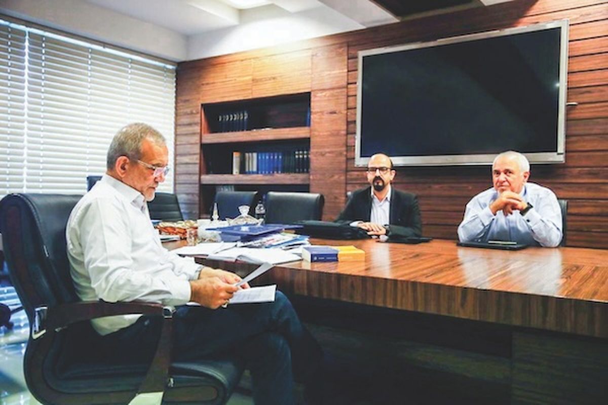 ظریف در نوک حمله!