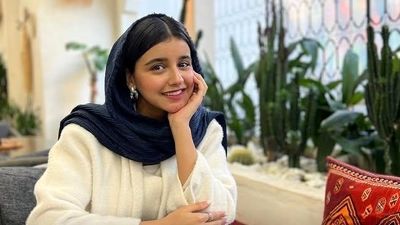 بیوگرافی گیسو دیبا، بیوتی بلاگر + زندگی شخصی و عکس‌ها
