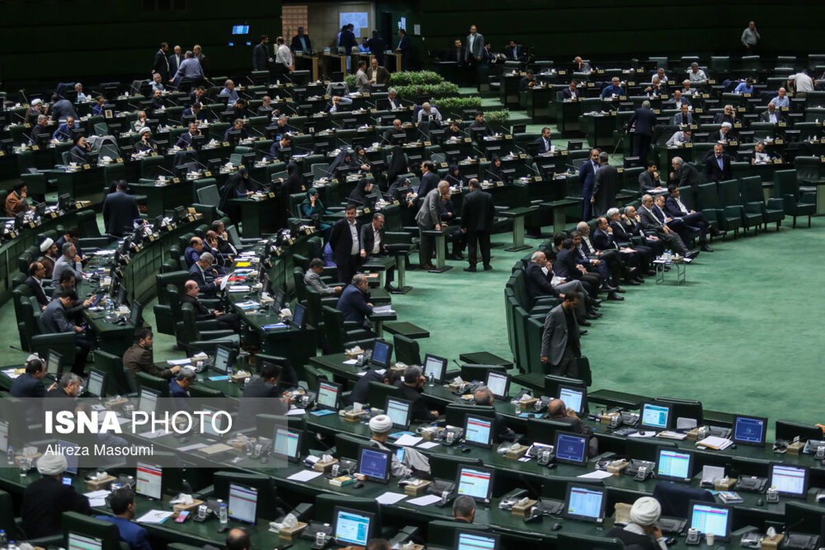 بیتوجهی عجیب نمایندگان به نطق مخالفان و موافقان وزیر پیشنهادی