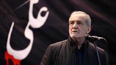 لحظاتی از نوای «ای ایران خدایی» محمود کریمی در حضور رهبر انقلاب + فیلم