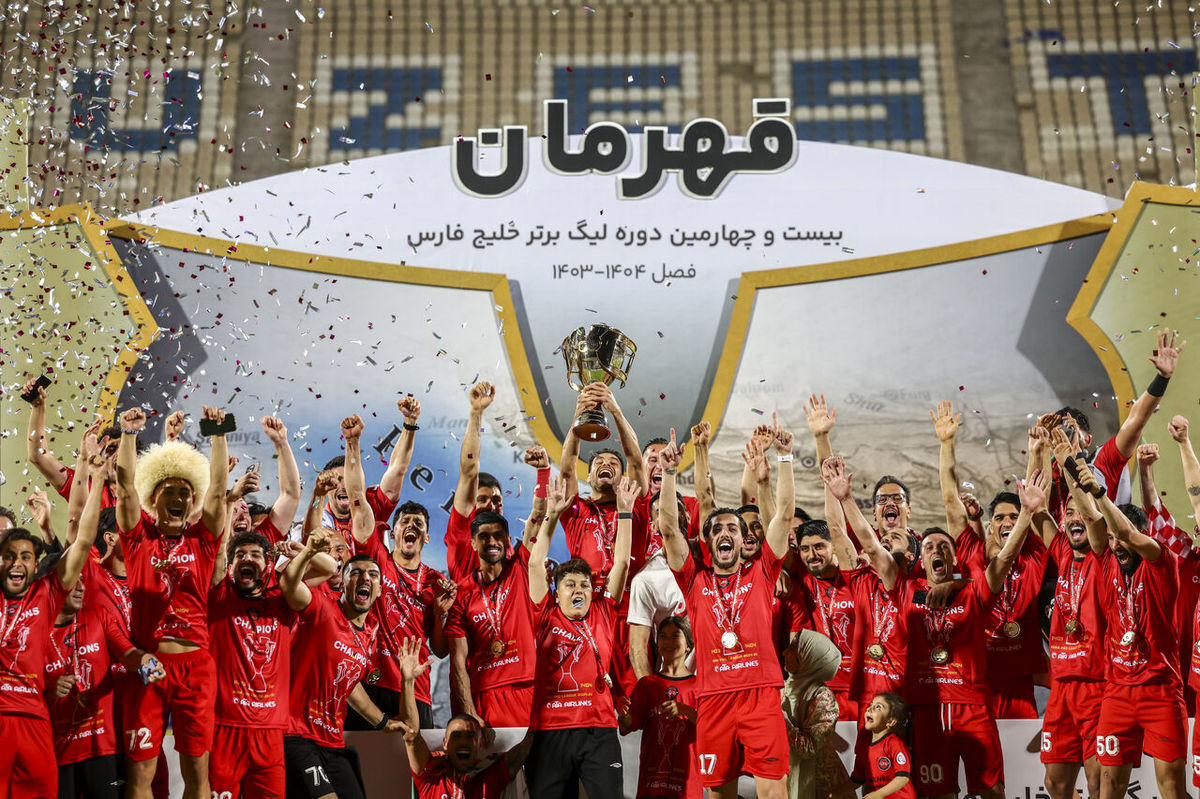 کیک عجیب قهرمانی تراکتور رسید