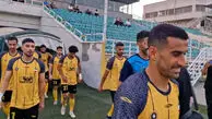 ورود فولاد و سپاهان به زمین پیش از دیدار دوستانه در دستگردی