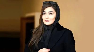 استایل شیک شبنم قلی خانی در دبی؛ ترکیب باکلاس پیراهن زرد و شلوار مشکی