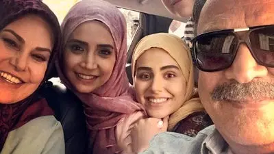 قاب دونفره و صمیمی لاله مرزبان و احمد پورخوش در پشت صحنه آنام + عکس