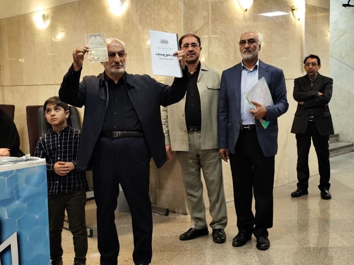 وزیر احمدینژاد از انتخابات کنار رفت