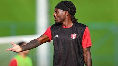 اعتراض بین نیمه استقلال خوزستان به داوری بازی پرسپولیس