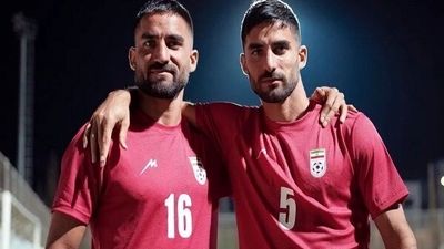 بارش برف دربی استقلال و پرسپولیس را تعطیل کرد